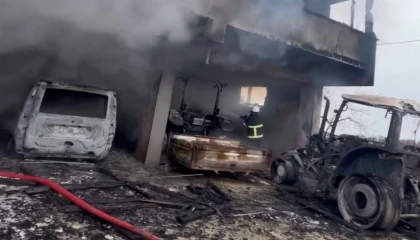 Düzce’de garaj yangınında 6 araç kullanılamaz hale geldi