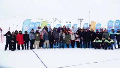 Erciyes’te kar voleybolu coşkusu