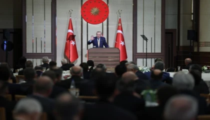 Erdoğan esnafla iftarda buluştu: Bölgesel türbülanstan başarıyla çıkacağız