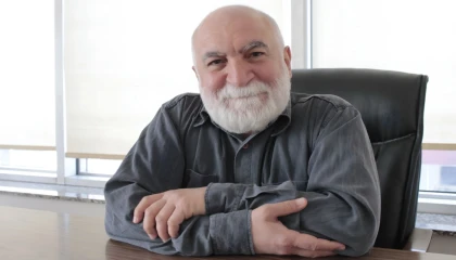 Gazeteci Mustafa Özke, Adana’yı eserleriyle dünyaya tanıtıyor