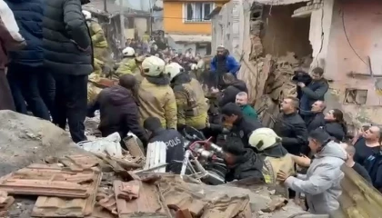 İBB: Fatih’teki bina çökmesinin nedeni inceleniyor