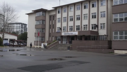 İstanbul Çekmeköy’de lisede bıçaklı saldırı! 2 öğretmen ve 1 öğrenci yaralandı