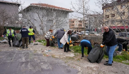 İstanbul Maltepe’de gönüllülerle birlikte bayram temizliği