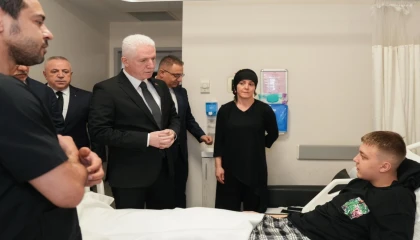 İstanbul Valisi Gül’den yaralı liseliye ziyaret