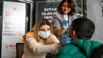 İzmir Bornova’da işitme engelli öğrencilere diş taraması