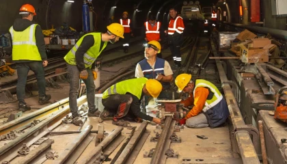 İzmir Bornova’da metro hattında raylar yenileniyor