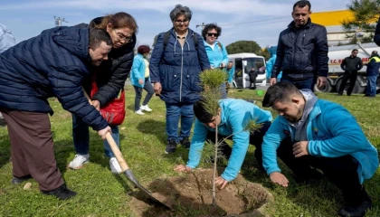 İzmir Bornova’nın en özel fidanları toprakla buluştu