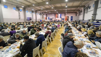 İzmir Büyükşehir’in iftar sofrası Foça’da kuruldu