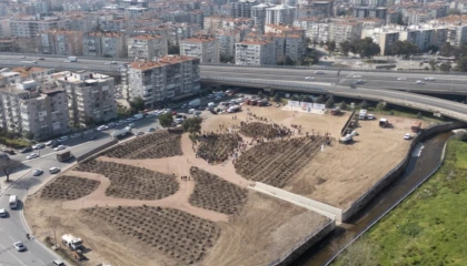 İzmir İtfaiyesi Korusu için ilk fidanlar toprakla buluştu