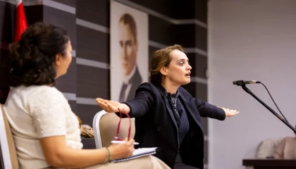 İzmir Narlıdere’de Dünya Tiyatrolar Günü’nde Afife Jale anıldı