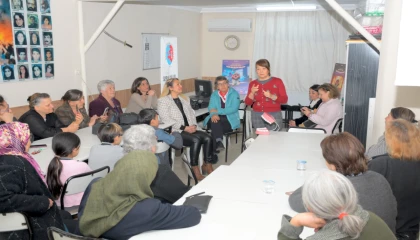 İzmir’de dişhekimleri diş sağlığının önemine dikkat çekti