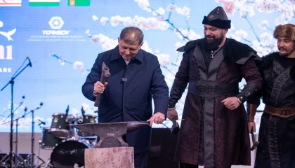 İzmir’de ilk bahar bayramı coşkusu