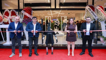 İzmit’in en büyük katlı mağazası ’Yeni Koza’ açıldı