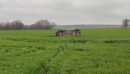 Keşan-Beğendik yolunda ticari araç buğday tarlasına uçtu!