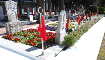 Kocaeli Büyükşehir’den 18 Mart öncesi şehitliklerde titiz çalışma