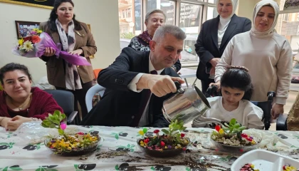 Kocaeli Gölcük’te çiçekler engelleri aştı