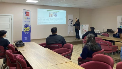 Kocaeli İzmit’te gençlere uluslararası fırsat rehberi