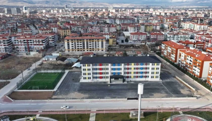 Konya Karatay’da 8 okul FIFA standardında sahalara kavuşuyor