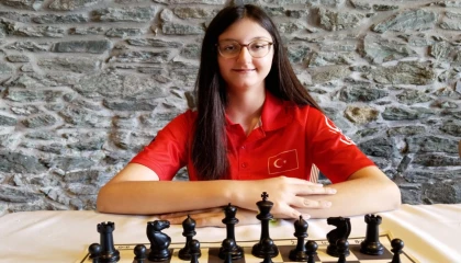 Kraliçeler Online Satranç Festivali’nde yarı finalde Bursalı bir isim