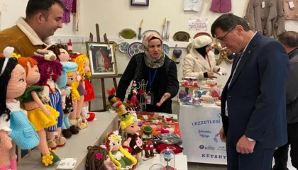 Kütahya’da yöresel stantlara Başkan Kahveci’den ziyaret