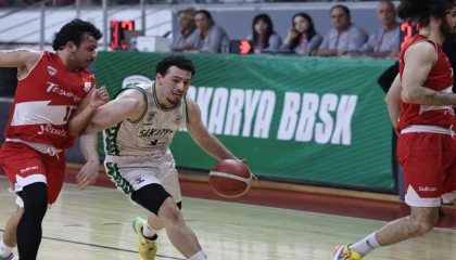 Lider Sakarya play-off’a çeyrek finalden gidiyor