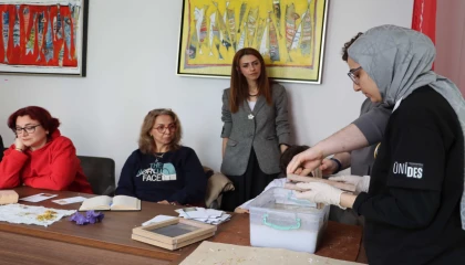 Maltepe’de geleneksel yöntemle kâğıt yapımını öğrendiler