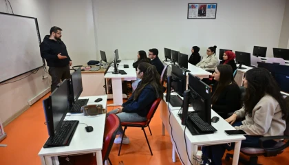 Manisa Büyükşehir’den gençlere dijital vizyon