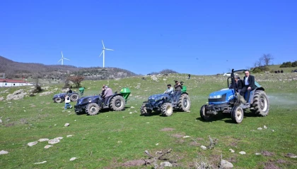 Manisa Kırkağaç’ta meralara gübre desteği