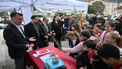 Manisa’da atık piller toplanıyor, fidanlar toprakla buluşuyor