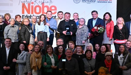 Manisa’da Nebil Özgentürk, Niobe Söyleşileri’nde sanatseverlerle buluştu