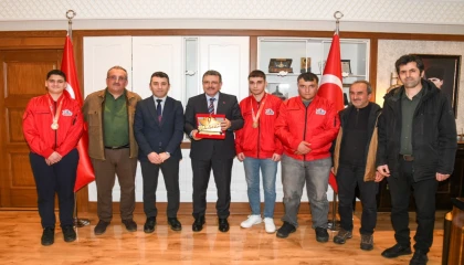 TEKNOFEST şampiyonlarından Başkan Genç’e ziyaret