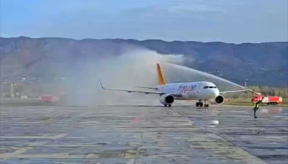 Tokat??İzmir uçuşları başladı... İlk sefere su takı seremonisi