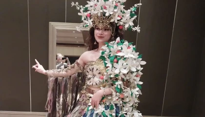 Adana’da Uzunköprü rüzgarı... Moda tasarımcısı Güzin Vardar Türkiye birincisi oldu