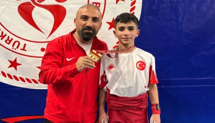 Ağrılı sporcu Osman Oğur halterde Türkiye şampiyonu