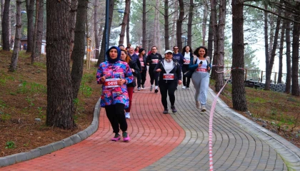 ’Bahar Koşusu’ Sapanca’da renkli görüntülere sahne oldu