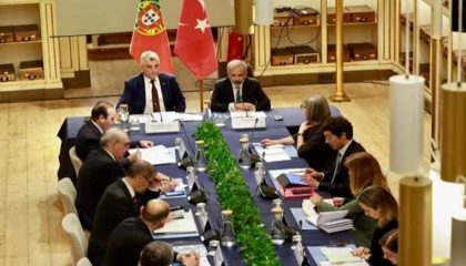 Bakan Bolat, Portekiz’de Dışişleri Bakanı Rangel ile görüştü