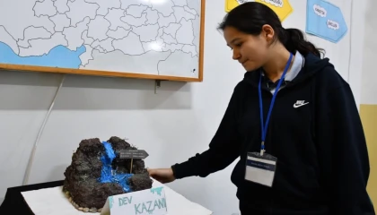 Bilecik’te liseli öğrenciler atıkları coğrafi şekillere dönüştürdü