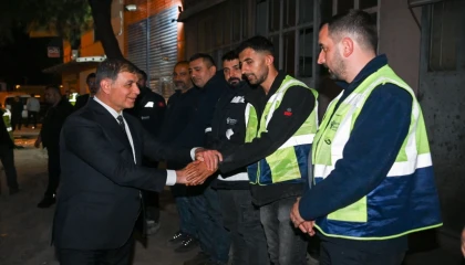 Bornova’da başkanlardan gece baklavalı destek
