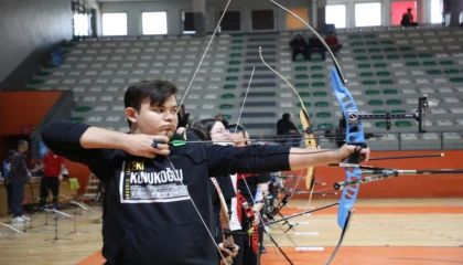 Bursa İnegöl’de öğrenciler okçuluk maharetlerini yarıştırdı