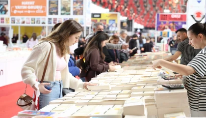 Bursa Osmangazi, sevilen yazarları okurlarla buluşturuyor