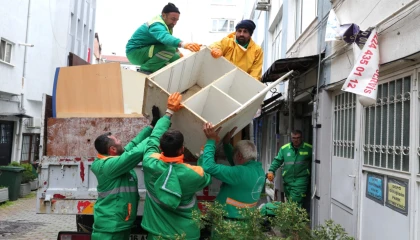 Bursa Osmangazi’de çöp eve anında müdahale