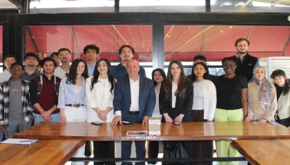 Bursalı marketçilerden üniversiteli gençlere destek