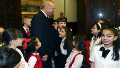 Cumhurbaşkanı Erdoğan, Külliye’de çocukları misafir etti