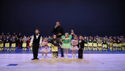 Denizli’de 23 Nisan etkinlikleri miniklerle başladı