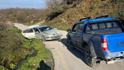 Düzce’de iki aracın çarpıştığı kazada 3 kişi yaralandı