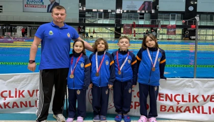 İnegöllü minik yüzücülerden 18 madalyalık gurur
