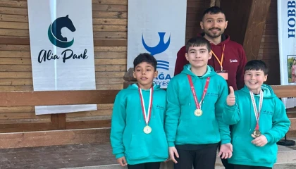 İzmir Aliağa’nın özel şampiyonlarından çifte şampiyonluk