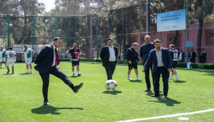 İzmir Bornova Belediyesi’nde dostluk sahaya taşındı