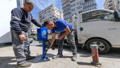 İzmir’de duraklara 3 binin üzerinde çöp kovası