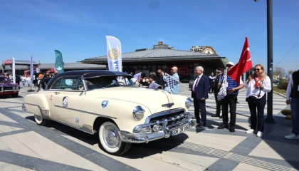 Klasik Otomobil Turu Bursa’yı renklendirdi... ’Klasik’ler geleceğe umut oldu